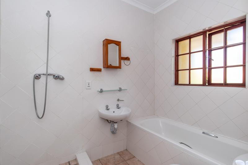 5 Bedroom Property for Sale in Bergvliet Western Cape